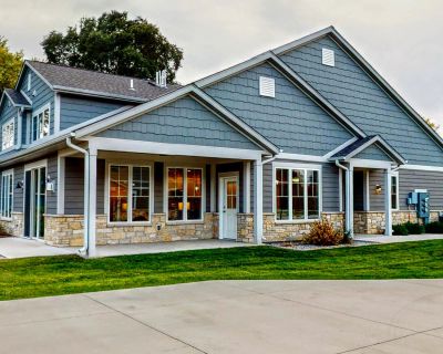 3 Bedroom 3BA 2600 ft Condo For Sale in Jefferson, WI