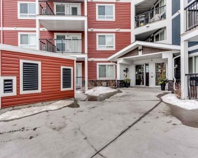 2 Bedroom 1BA 979 ft Furnished Pet-Friendly Apartment For Rent in Calgary, AB