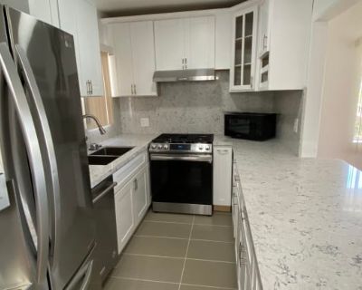 2 Bedroom 2BA 1204 ft Pet-Friendly Townhouse For Rent in Los Angeles, CA