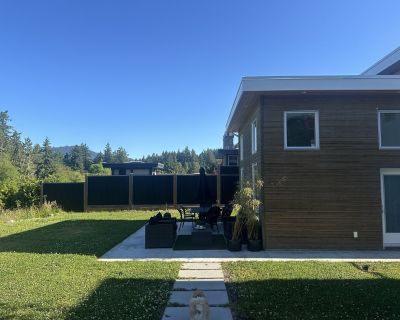 2 Bedroom 1BA 900 ft Pet-Friendly House For Rent in North Saanich, British Columbia
