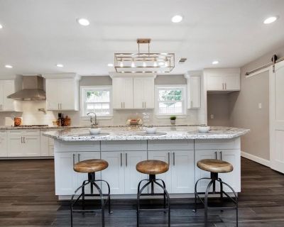 M&M Upgraders we give you the most for your hard earned money.. Call today for your free estimate. Please google us on the web and like our page!


Interior & Exterior painting 

Siding

Flooring 

Drywall 

Frame Work 

Carpentry 

Tile 

Laminate

Demolition 

bathroom makeover

kitchen remodel

Total Remodels 

Call the professionals, we are insured and reputable 
832-640-4237- www.mnmupgrad...