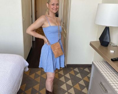 Hey! My name is Nicole. I am 31 years old looking for a female roommate. I work in Elgin but love the country. I like bonfires in the fall & all types of movies & wine. I like spending time with my family and nephew when I get the chance. I am never home when it's summer. I love the outdoors. Just looking for a clean and nice roommate who fits what I'm looking for..