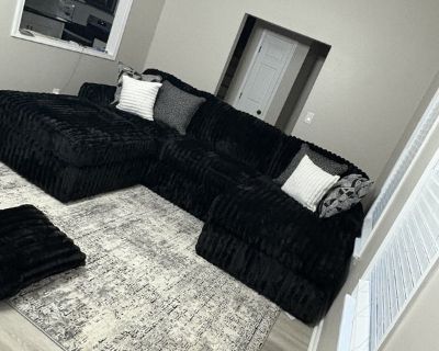 Unfurnished Room for Rent - Luxury House