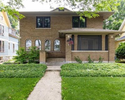 4 Bedroom 3BA 2376 ft Single Family Home For Sale in OSHKOSH, WI