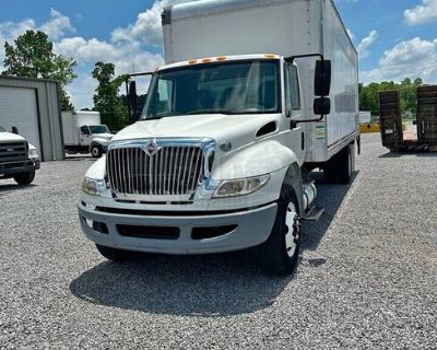 2016 International 4300 26' Diesel Box Truck with  Lift gate