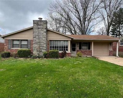 4 Bedroom 2.5BA 1655 ft Pet-Friendly Apartment For Rent in Florissant, MO