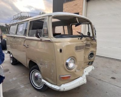 1970 Deluxe Bus Part out