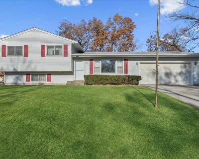 3 Bedroom 1BA 1580 ft Single Family House For Sale in Wonder Lake, IL