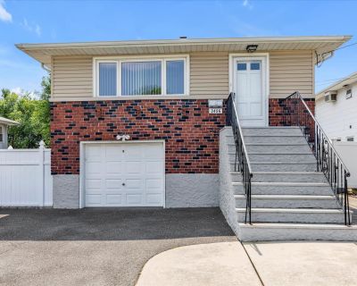3 Bedroom 1BA 1990 ft Single Family House For Sale in Oceanside, NY