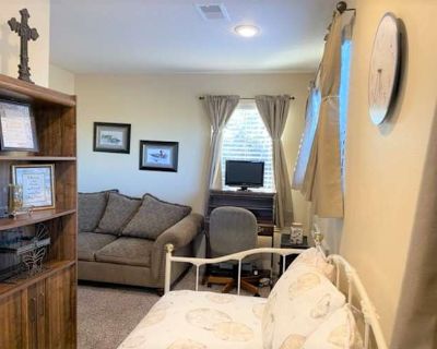 Private room with own bathroom in a House, Montgomery, TX 77356