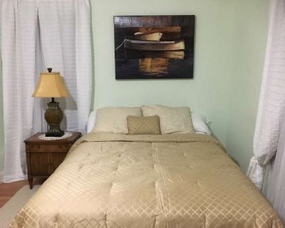 Private room with own bathroom in a House, West Hartford, CT 06119