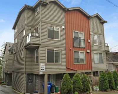 3 Bedroom 2.5BA 0 ft Pet-Friendly Apartment For Rent in Seattle, WA