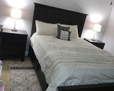 Private room with shared bathroom in a House with 2 roomies, Riverview, FL 33579