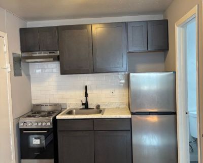 PROPERTY HIGHLIGHTS:

Quiet and calm neighborhood

24 hour monitored security cameras

Close proximity to local schools

APARTMENT HIGHLIGHTS:

Newly renovated

Beautiful spacious bedroom

Kitchen

Beautiful floors

Closet Space

Cable ready

COMMUTE:

Easy commute to NYC

Conveniently located to nearby public transportation


APPLICATION REQUIREMENTS:

Must be working for minimum of one year

...