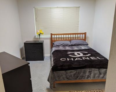 Deposit: $1,147.00 * Utilities included?: Yes * Fees apply?: No. References are not required. Females preferred. Non-smoking. Not for couples. Age preference: 18 - 75. Furnishings: Furnished * Parking: Yes * Garage: No * Yard/patio: No * Balcony/roof terrace: No * Disabled access: No * Living room: shared * Broadband included: Yes. Availability Available Dec 02 2025 Minimum term 1 month Maximum...