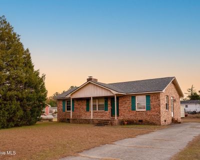 3 Bedroom 1BA 1092 ft Single Family House For Sale in Hamlet, NC