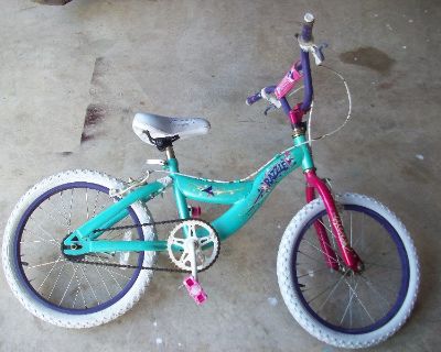 Huffy Girls' Razzle 18" 1-Speed Bicycle with training wheels