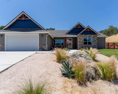 4 Bedroom 4BA 2456 ft Single Family Home For Sale in TEHACHAPI, CA