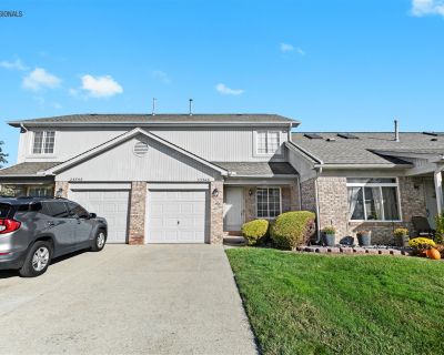 2 Bedroom 1BA 1108 ft Condo For Sale in Trenton, MI