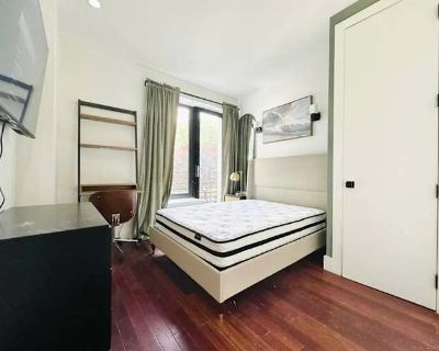 Available on: now. Furnished. Internet included * LGBTQ+ friendly * Students welcome. Starr St #746 (14 minute to Manhattan) Furnished room, in a 5 bedroom 2 bathroom (one of the bathrooms is private, not available to use) New building, Junior Balcony, Washer / dryer in unit, HUGE windows, dishwasher, rooftop, in prime bushwick, tons of light, new hardwood floor. Furniture included: bed, mattre...
