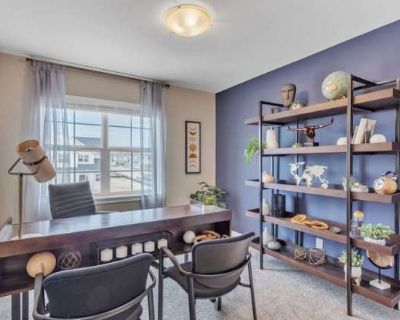 3 Bedroom 2.5BA 1619 ft Pet-Friendly Apartment For Rent in Kenosha, WI