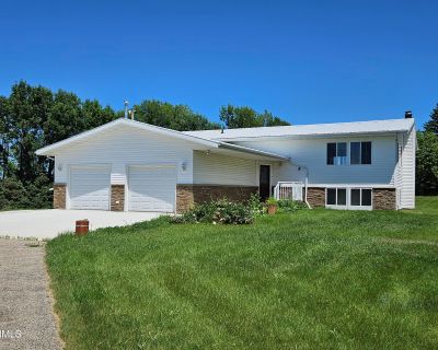 4 Bedroom 2BA 2770 ft Single Family House For Sale in Bismarck, ND