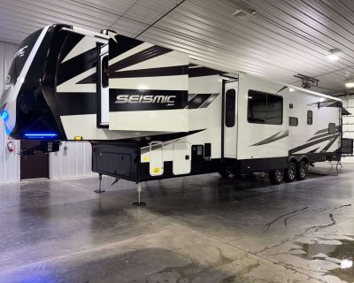 2025 Jayco Seismic 399