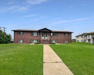 $0 DEPOSIT OPTION. 2 BED 1 BATH IN SOUTH WESTMINSTER. Westminster is a bustling community with many shopping, retail, and entertainment opportunities. W/D hookup Parking Stainless steel Gym Pool Carpet Unit Amenities carpet oven range refrigerator w/d hookup stainless steel Property Amenities gym parking pool. 2 Bedroom. 1 Bathroom. 736 ft