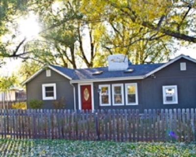 Seeking roommate or couple to share 4B/2Ba!