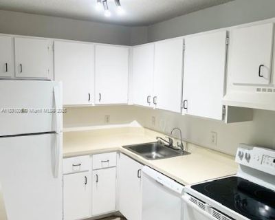 2 Bedroom 2BA 926 ft Apartment For Rent in Plantation, FL