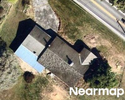 7 Bed 3 Bath Preforeclosure Property in Mertztown, PA 19539 - State St