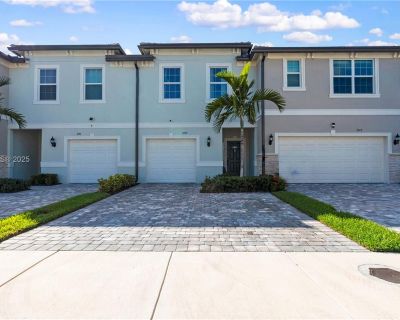 3 Bedroom 2BA 1516 ft Townhouse For Sale in Lauderdale Lakes, FL