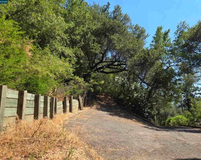 Lots and Land For Sale in Kentfield, CA