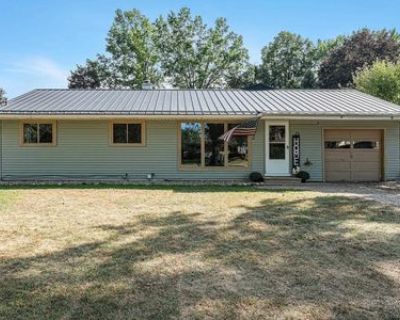 3 Bedroom 2BA 1320 ft Single Family House For Sale in Middlebury, IN