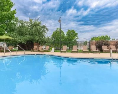 2 Bedroom 2BA 1320 ft Pet-Friendly Apartment For Rent in Brookfield, WI