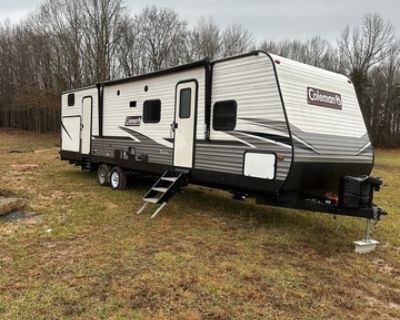2021 Dutchmen Coleman Lantern 334BH Travel Trailer