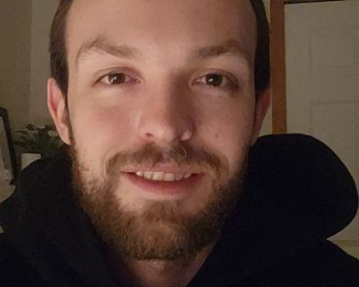 I get along with everybody who gives good vibes. Just wanna enjoy life and have a good time..