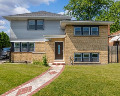 4 Bedroom 3BA 1754 ft Single Family House For Sale in Chicago, IL