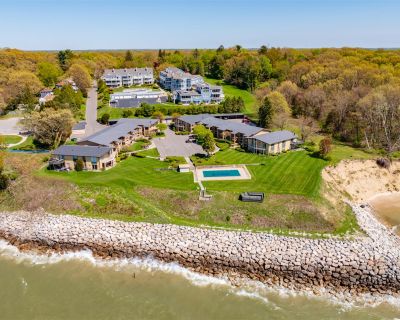 4 Bedroom 3BA 1930 ft Condo For Sale in Stevensville, MI