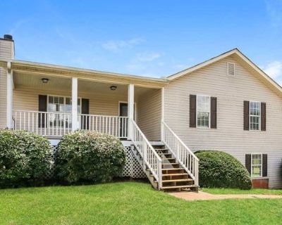 Break Through (Has an Apartment) on iROOMit. Room in the 3 Bedroom 2BA...