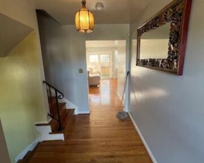 2711 Muskogee St. Rental Listing: Updated 4-Bedroom Rambler in White Oak Manor This beautifully updated four-bedroom, three-bath rambler is nestled in the sought-after White Oak Manor neighborhood. The main level offers a bright and functional layout featuring a sparkling kitchen with hardwood flooring, white cabinetry, backsplash, stainless steel appliances, and a cozy breakfast nook. The livi...