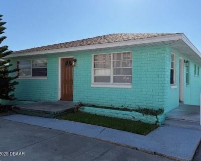 2 Bedroom 1BA 825 ft Apartment For Rent in Daytona Beach, FL