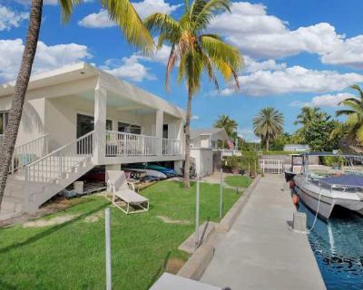 314 Loeb Avenue. image_url. In unit laundry Hardwood floors Dishwasher Walk in closets Pool Microwave Unit Amenities bathtub carpet dishwasher furnished hardwood floors in unit laundry microwave refrigerator walk in closets Property Amenities pool. 3 Bedroom. 2 Bathroom. 1768 ft . Furnished