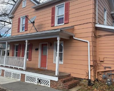 2 Bedroom 1BA 950 ft Apartment For Rent in Winchester, VA