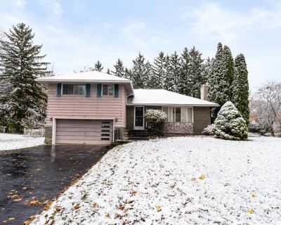 3 Bedroom 3BA 1752 ft Single Family Home For Sale in PITTSFORD, NY