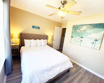 Available on: now. Furnished. Parking available * Internet included * Students welcome * 40+ years welcome Maria will require background checks for this room Learn more. Queen guest room #1 is situated at the front of the home with a shared guest bathroom conveniently located right in the hallway outside the bedroom door. The bedroom window faces the front yard (South) so it receives ample suns...