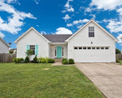3 Bedroom 2BA 1900 ft Pet-Friendly Single-family home For Rent in Clarksville, TN