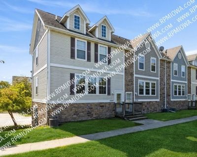 2 Bedroom 2BA 1056 ft Pet-Friendly Single-family home For Rent in Urbandale, IA