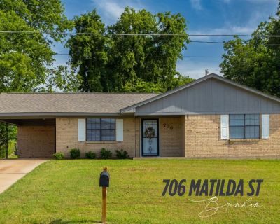 3 Bedroom 1BA 1210 ft Single-Family House For Sale in Brenham, TX