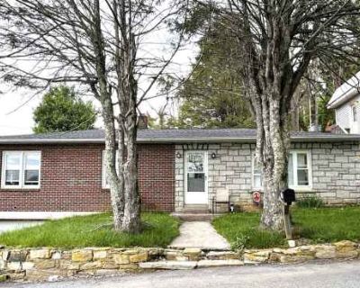 3 Bedroom 1BA 0 ft Pet-Friendly Apartment For Rent in Boone, NC